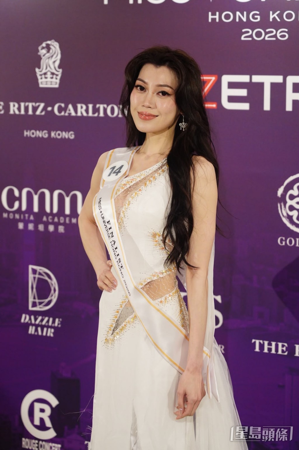 黃崇莉身材豐滿。