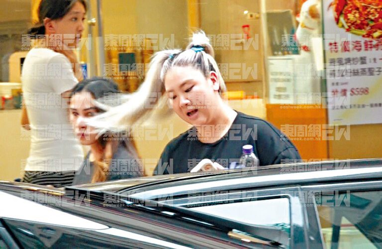 欣宜金髮孖辮造型盡顯少女一面。《東周刊》圖片