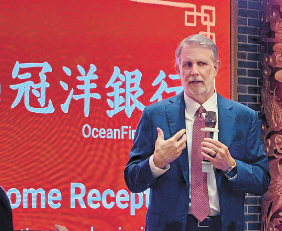 冠洋銀行首席執行官 Chris Maher致詞。
