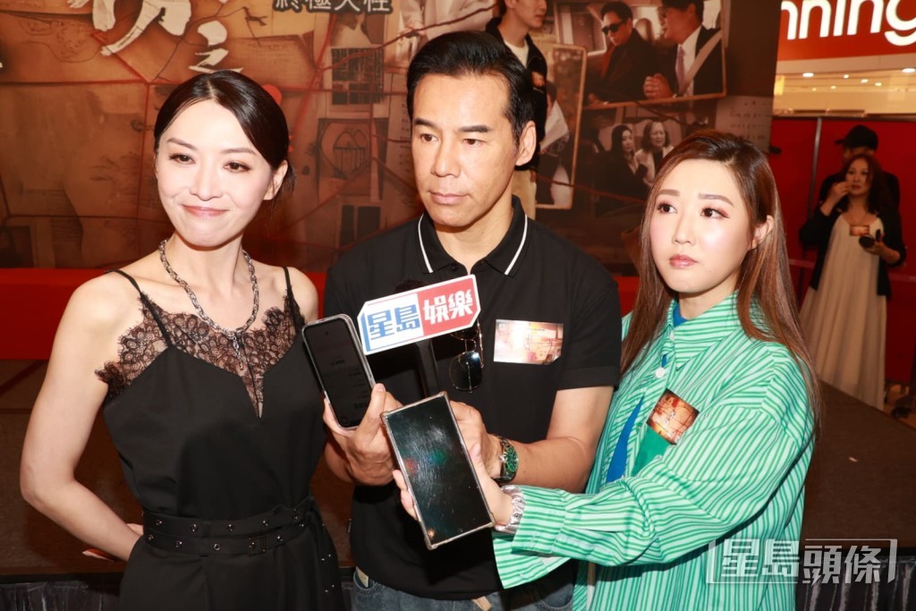 林秀怡與劇中父母徐榮、陳煒一同接受訪問。