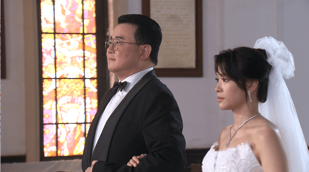 Bonnie不知為何與牙斬斬舉行婚禮。