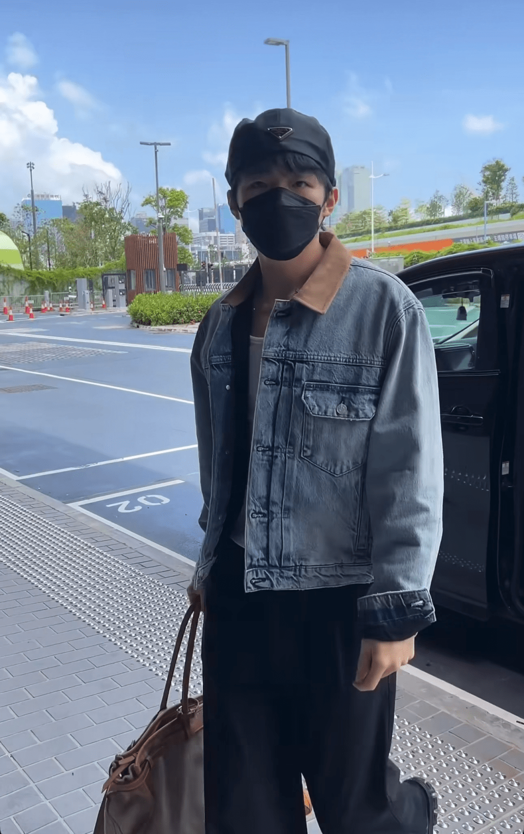 Ian親自到場館視察,為演出做最後準備。