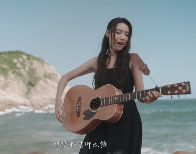 戴祖儀最初是以歌手身份出道。