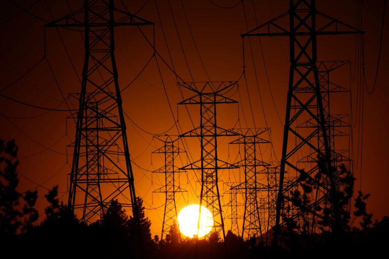 加州限制欠費切斷電力供應 高溫期間電力公司不得停止供應電力｜細說燊語