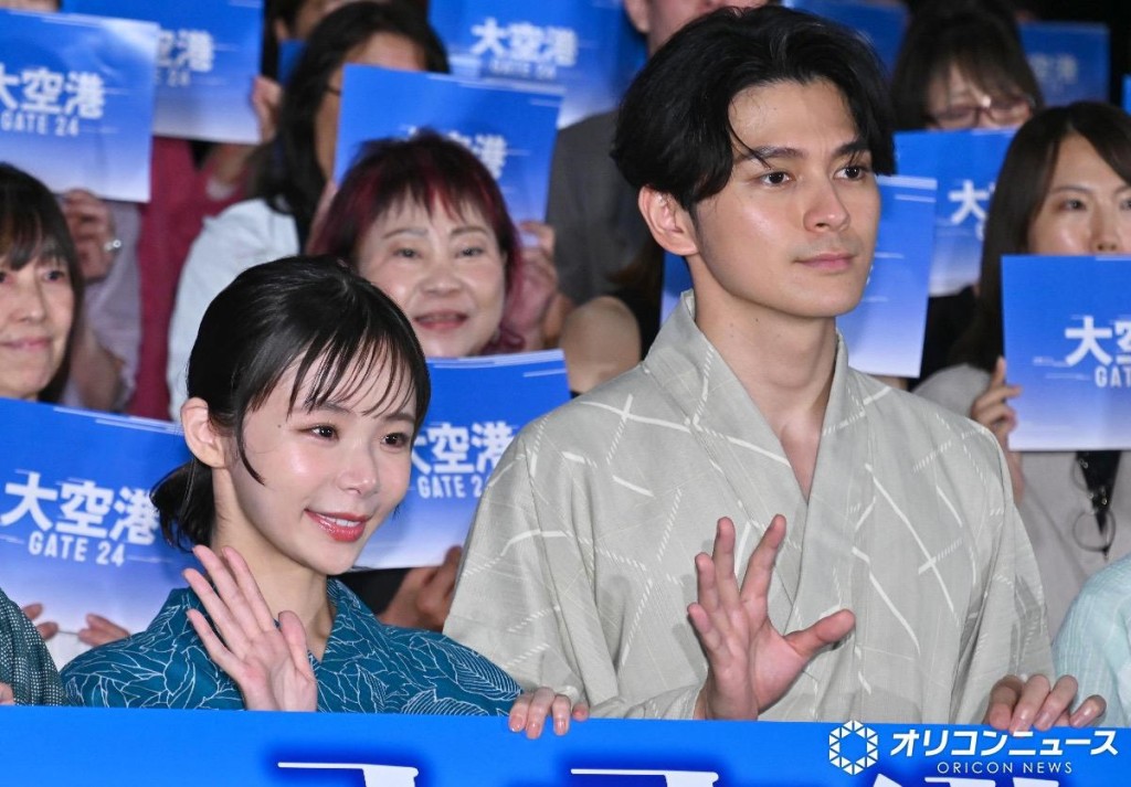 趣里今日與男主角真榮田鄉敦一同出席新劇《大空港GATE 24》的造勢活動。