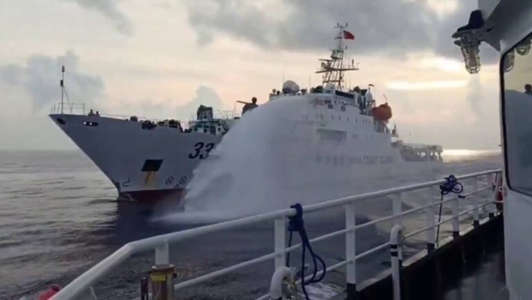 南海局勢｜菲律賓公務船進入黃岩島海域 中國海警依法驅離