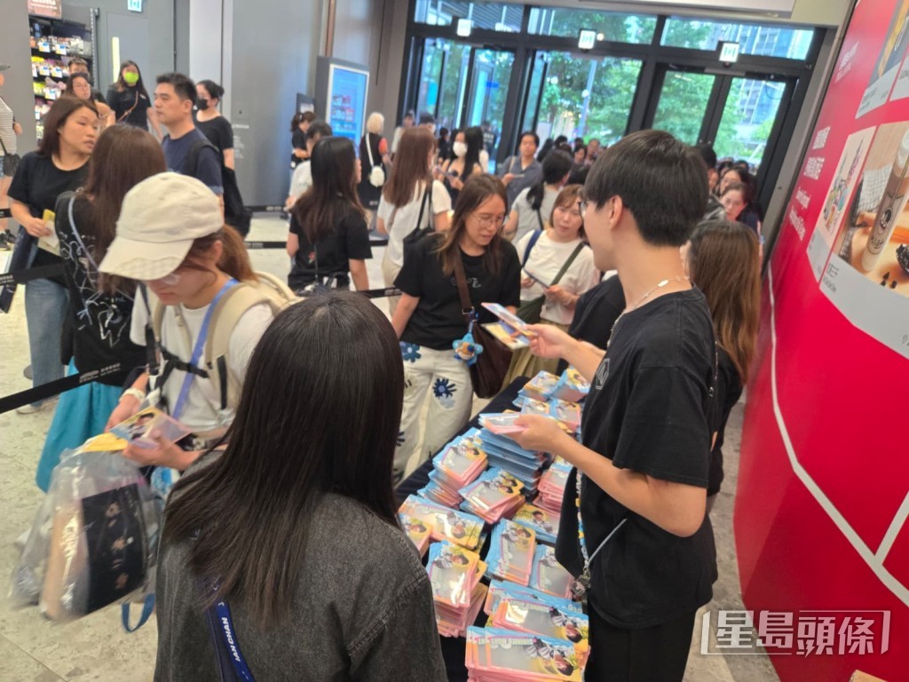 主辦單位每晚將安排不同的打卡應援佈置及紀念品派發。
