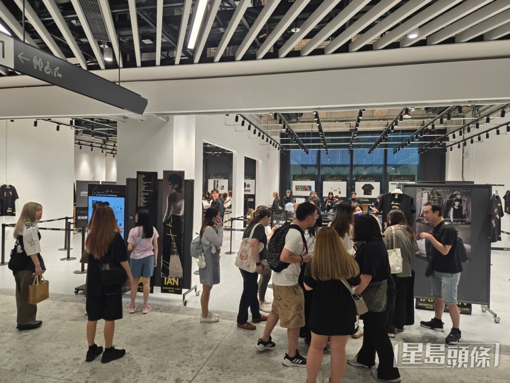 官方周邊商品受到Hellosss的熱烈歡迎。