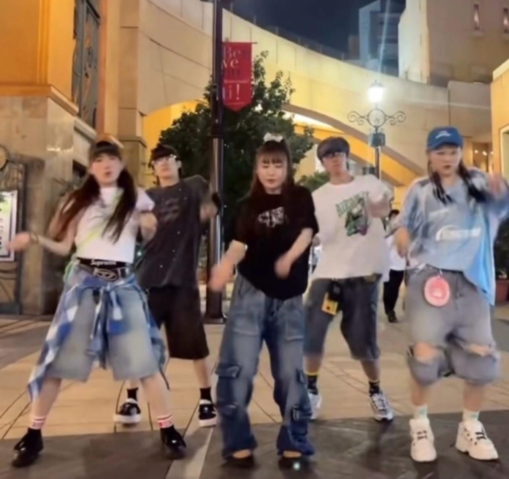 2024年，WinWin、KC與一名女子被發現在日本街頭跳舞。