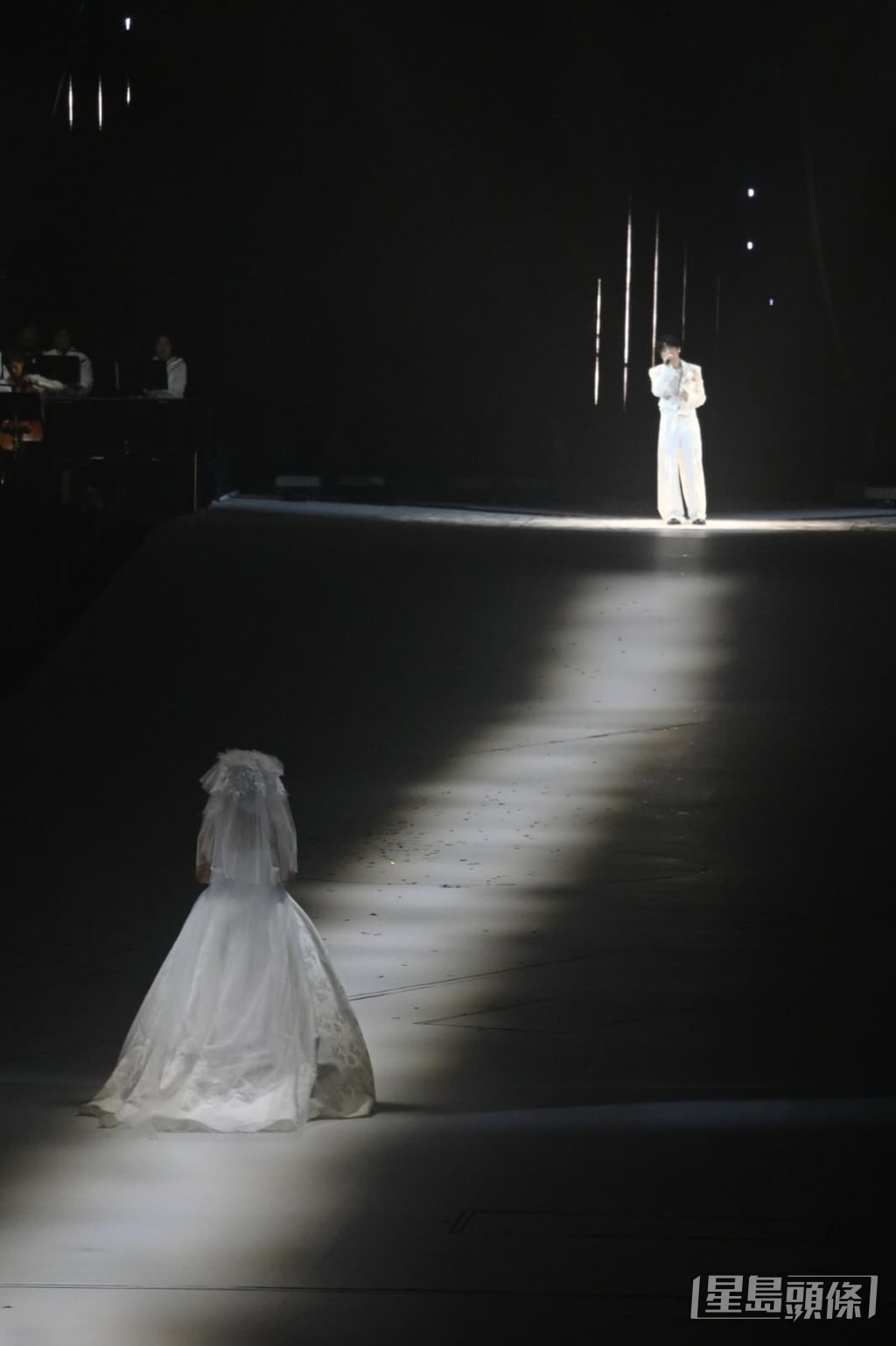 歌曲《無名指》以結婚為主題。