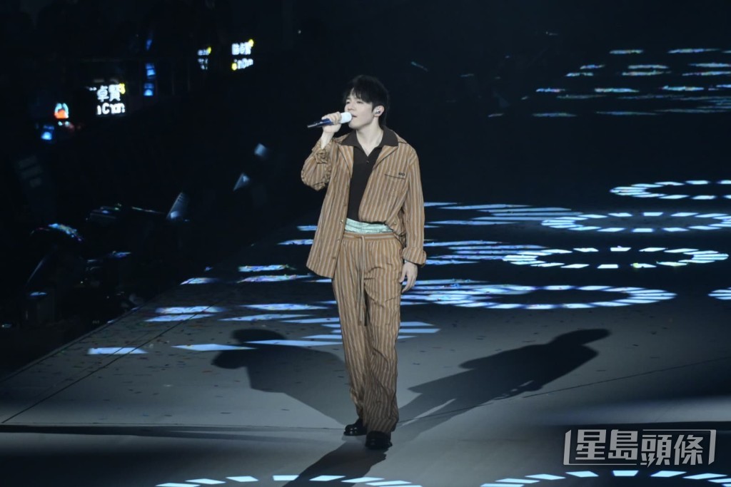 安可環節加唱歌曲《背伴》。