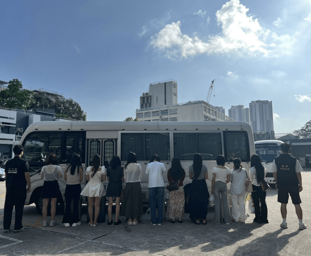 元朗警區聯同入境處掃黃 拘15名內地女子包括兩名女童