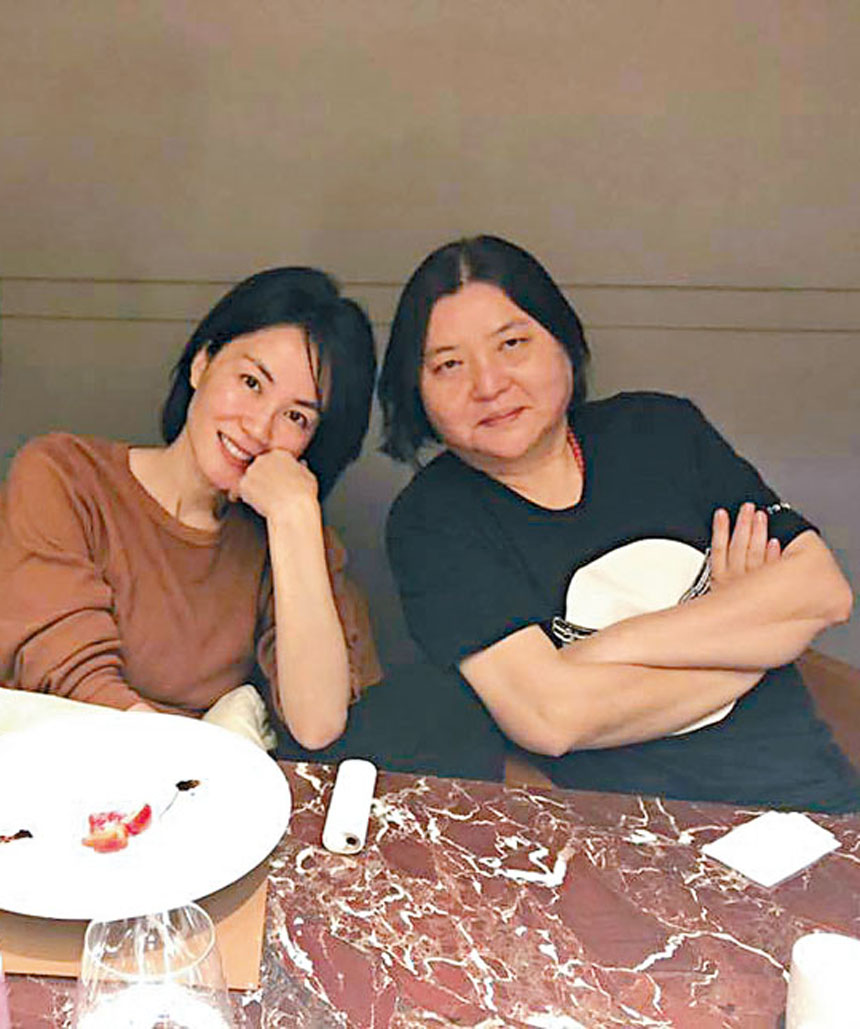 王菲經紀人邱瓈寬（右）發文怒轟並揚言提告。