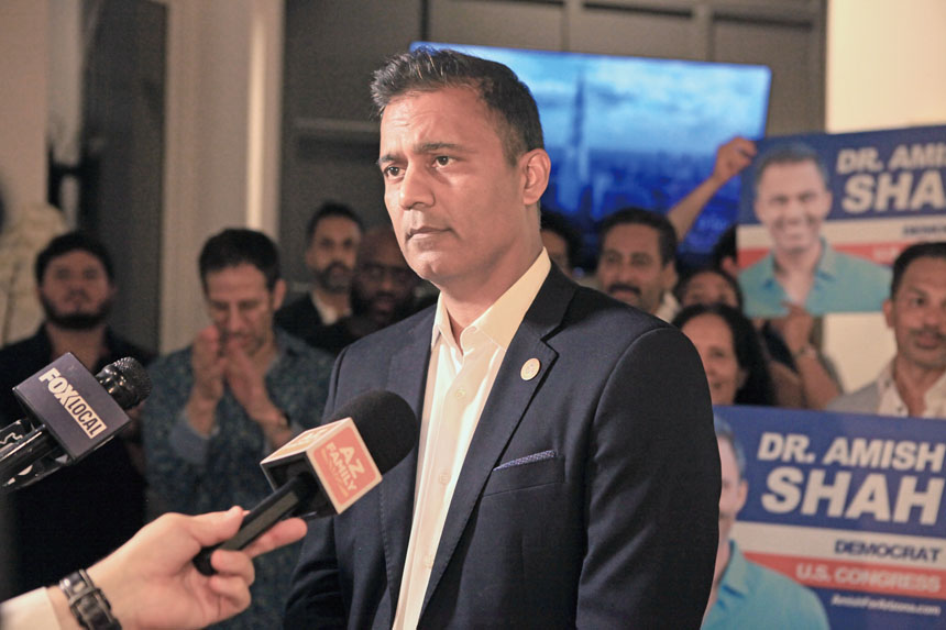 亞利桑那州聯邦眾議員第1選區民主黨初選，急診醫師夏哈（Amish Shah）贏得提名。美聯社