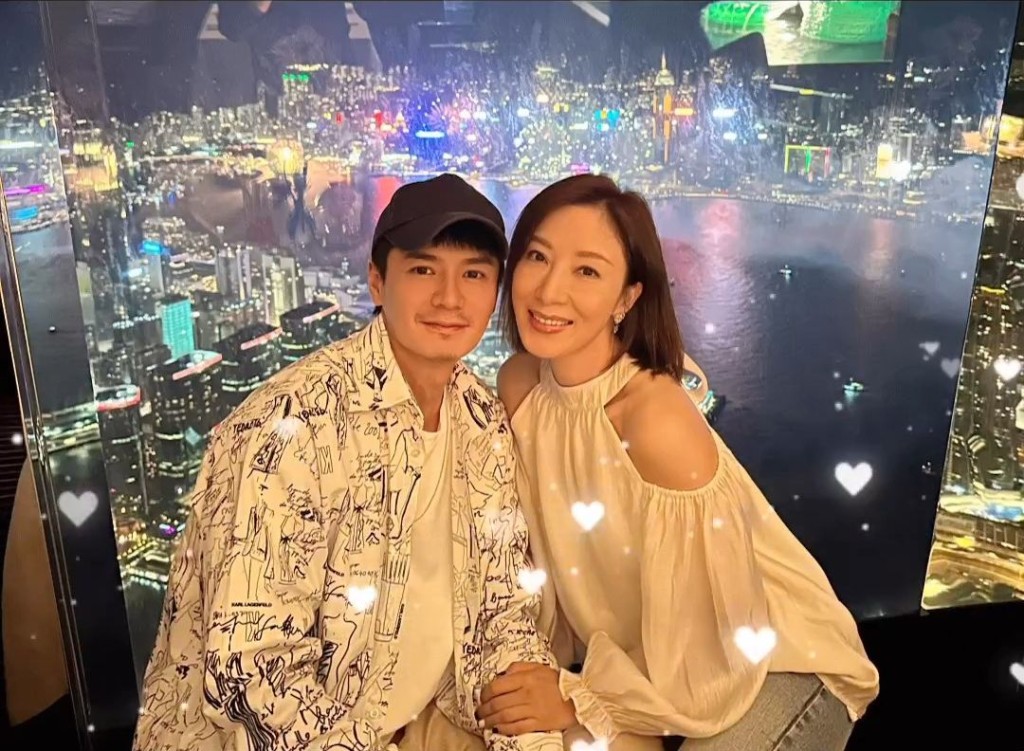 二人浪漫慶祝結婚紀念日。