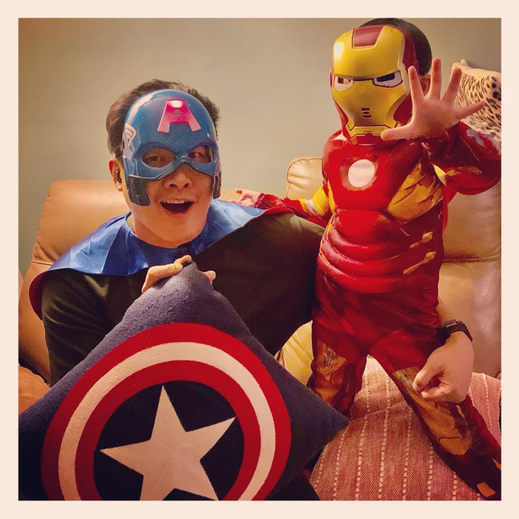 他曾與兒子分別扮演美國隊長和Iron Man。