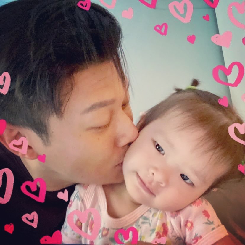 一蚊Joe非常疼愛女兒。