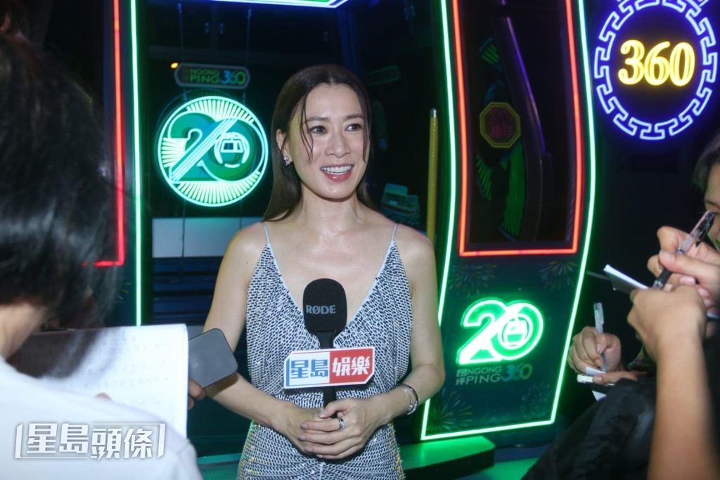 佘詩曼近日返回母校協恩中學，與昔日師友歡聚慶祝建校90周年。