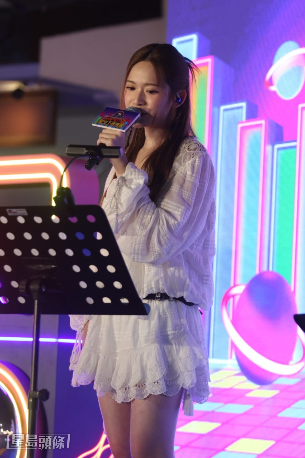 馮允謙曾為雲浩影創作歌曲。