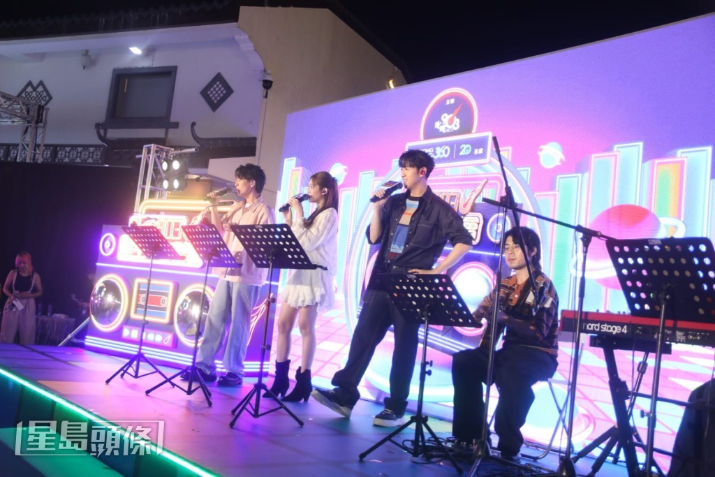 三人攜手演繹多首經典廣東金曲。