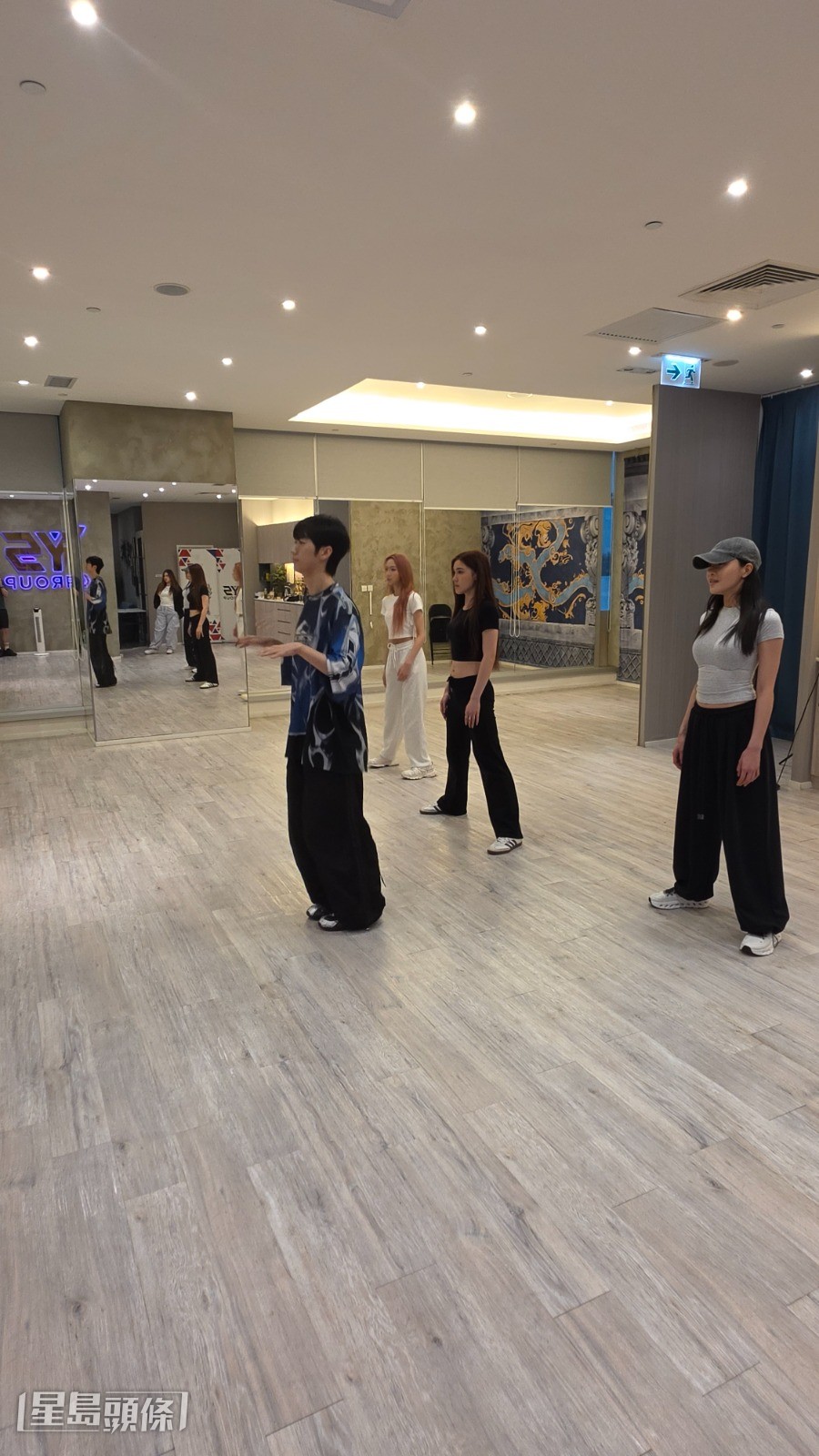 即使課堂訓練強度高、動作細節要求嚴苛,成員們仍每日投入時間苦練,堅持完成高難度動作。