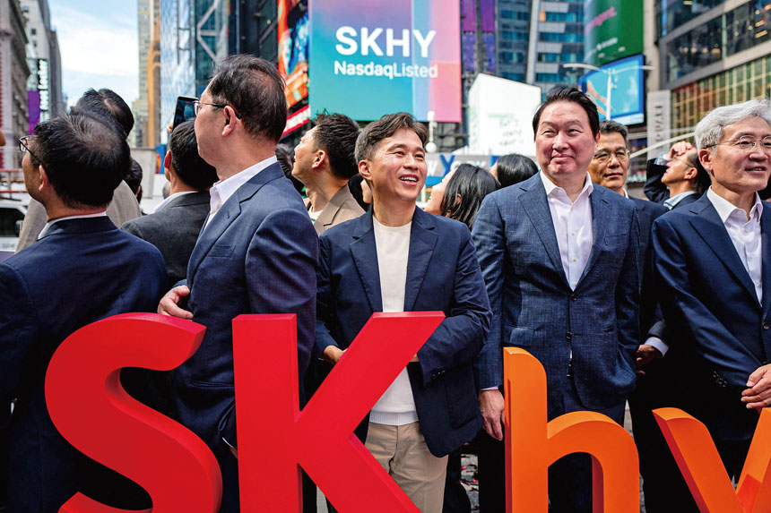 SK海力士高層最近出席在納斯達克上市的開市敲鐘儀式。路透社