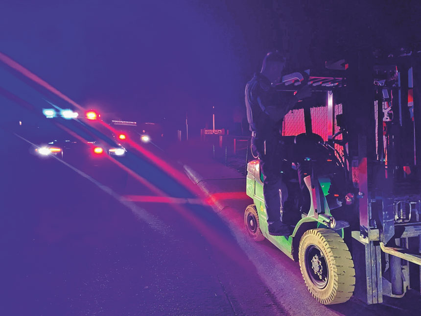 林地市警方在費恩斯公園尋回被盜鏟車。兩少女涉嫌偷走叉車，並用它破壞市政府財物。林地市警察局