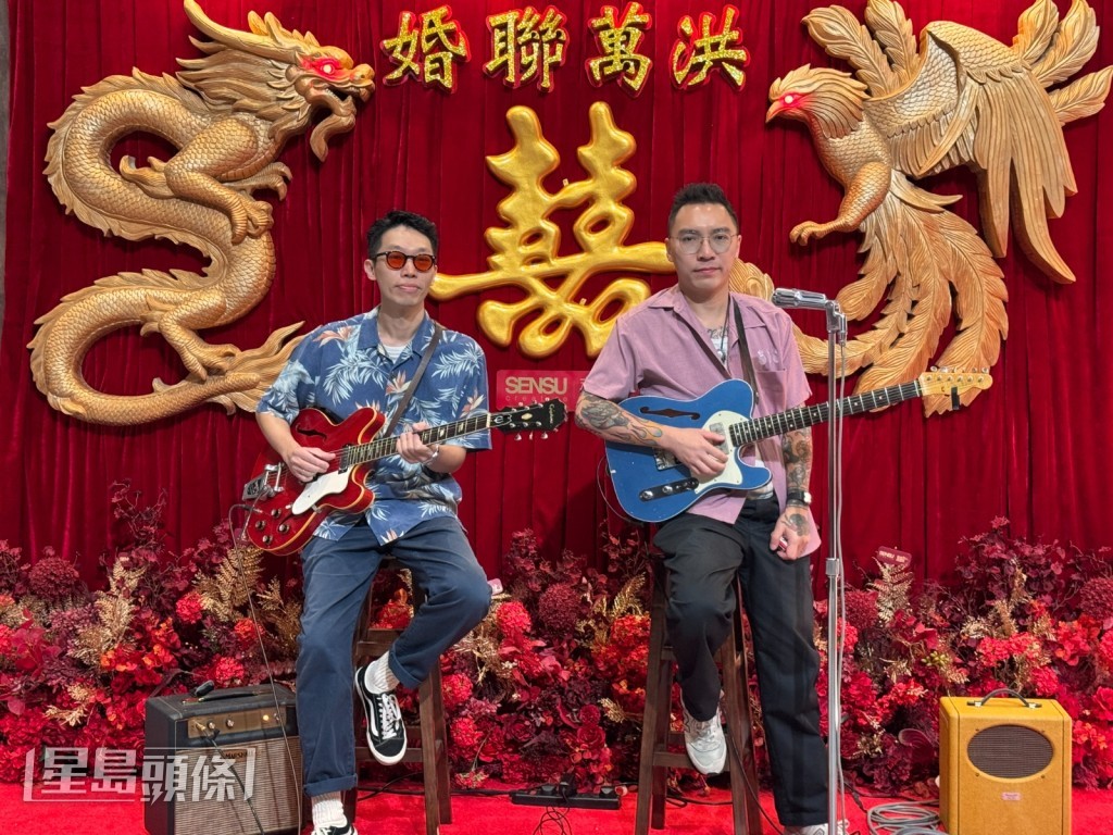 藍調人與YKM在《大龍鳳》中演出「婚禮怨曲」。