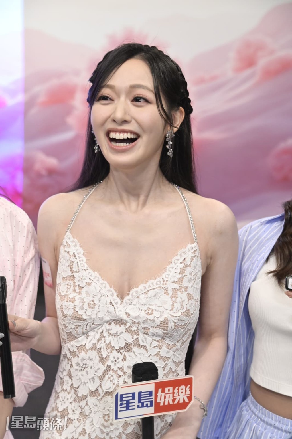 馮盈盈在旅程中向師妹們分享了許多選美心得。