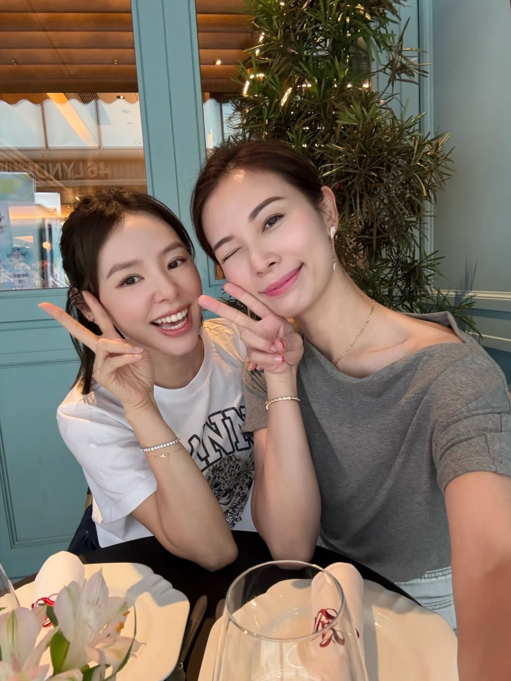 譚凱琪親自為楊秀惠唱生日歌,場面溫馨。