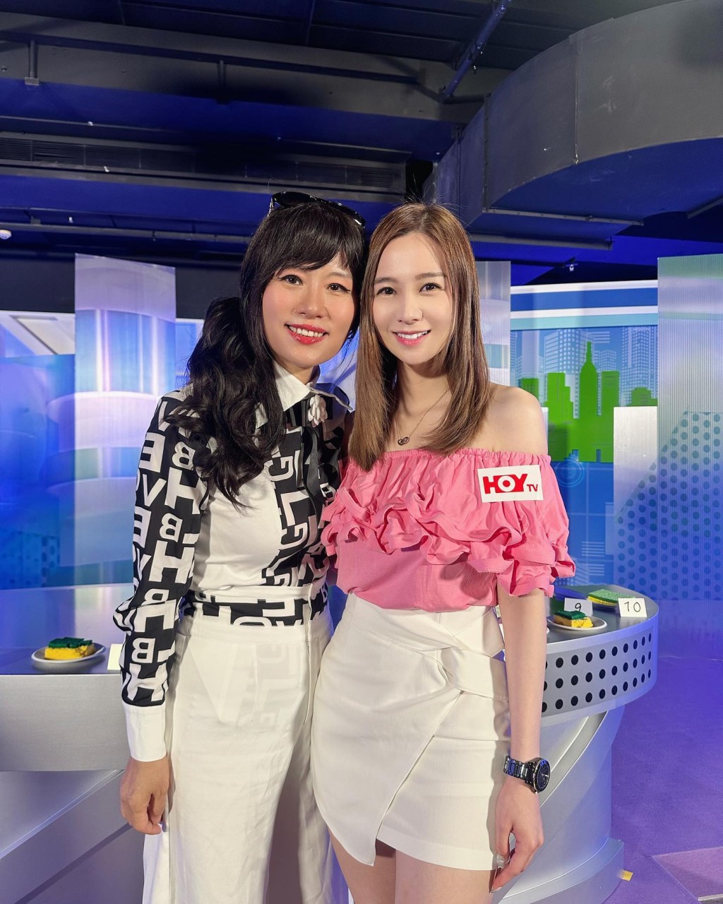 離開TVB後,梁茵曾為HOY TV拍攝節目《東呃西騙》。