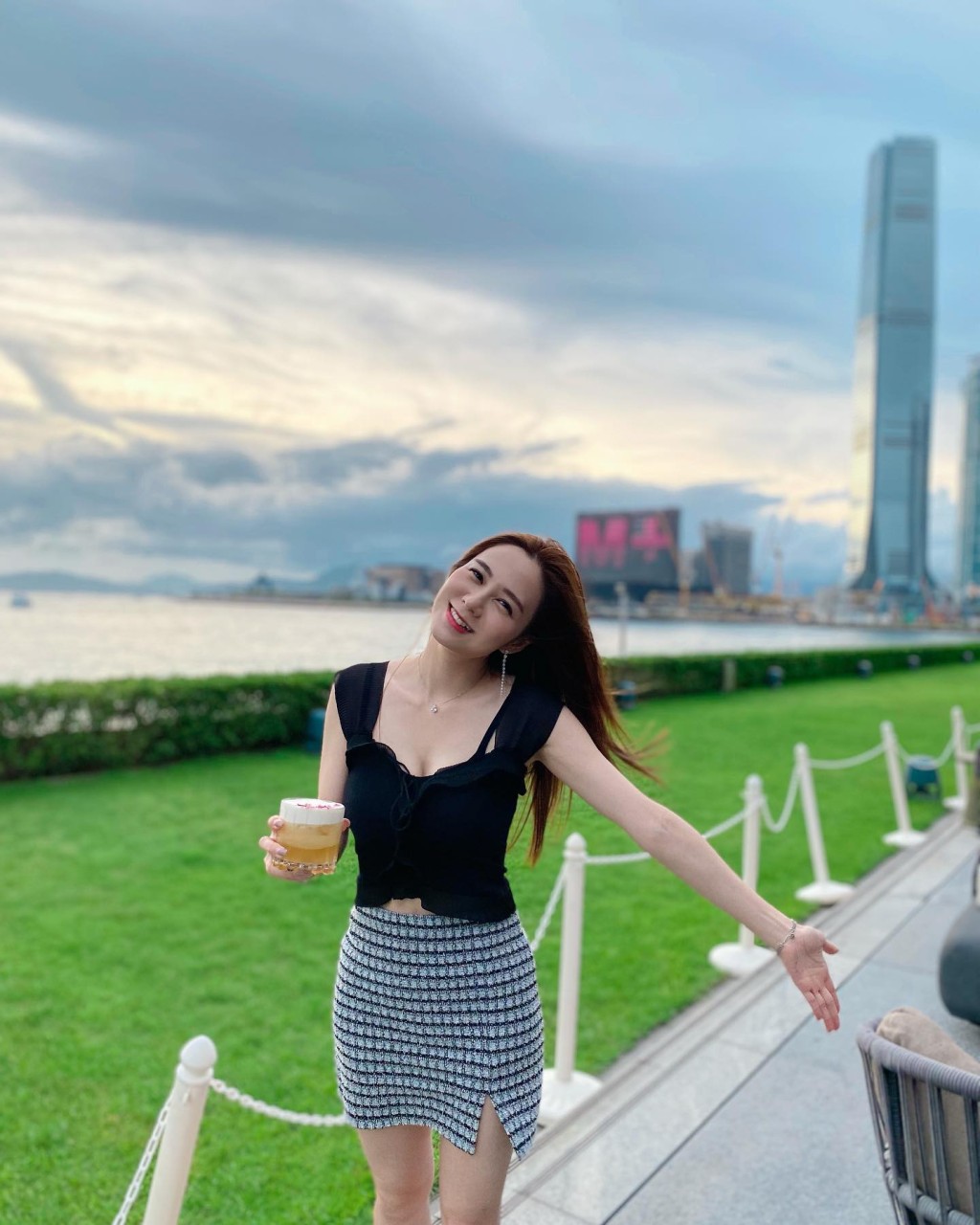 梁茵身材勻稱。