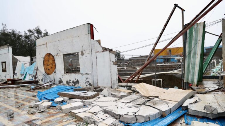 颱風「紅霞」登陸廣東 全省緊急轉移近90萬人 應急部門撥款5000萬救災