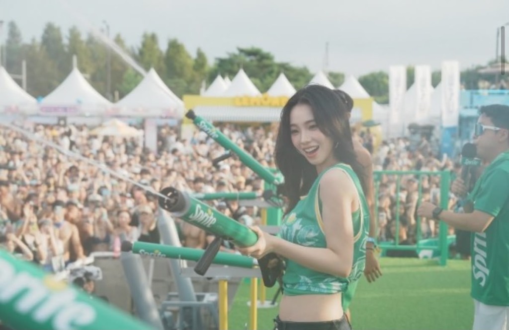 aespa成員Karina以女神造型登場。