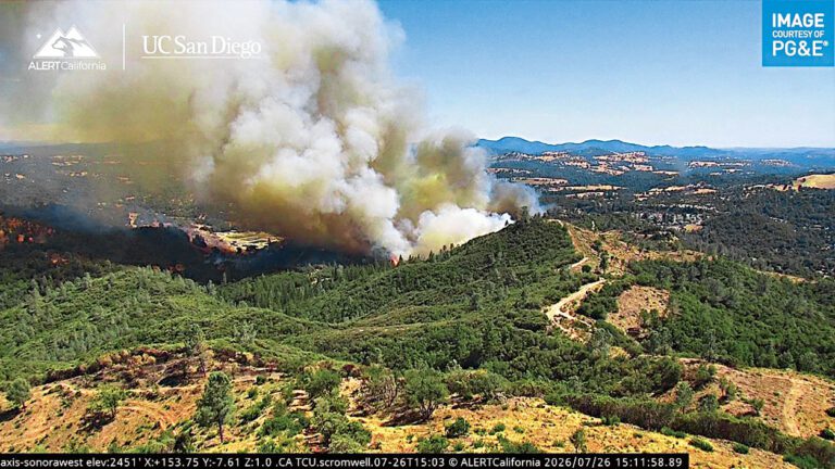 全州山火監測系統California Alert顯示「多芙山火」（Dove Fire）。California Alert