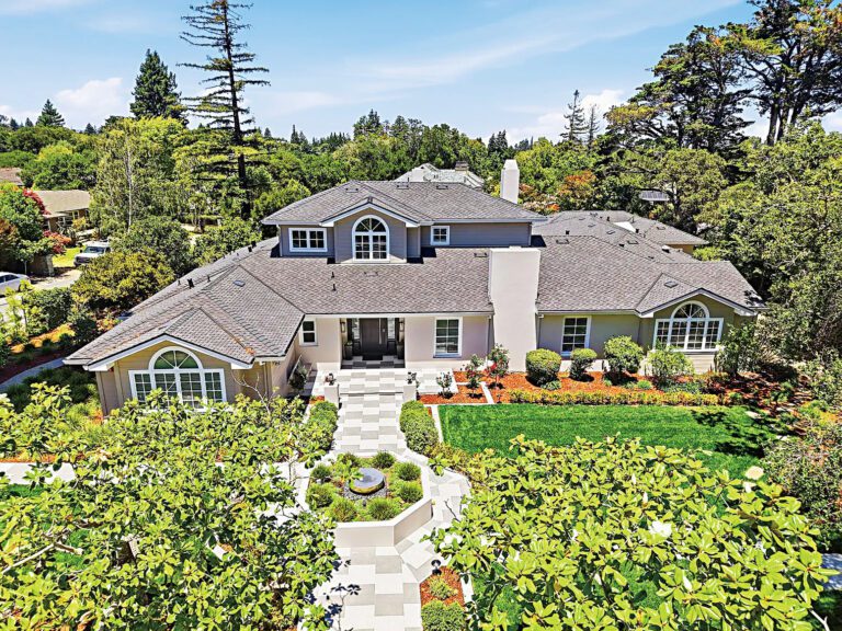 中半島富裕小鎮希爾斯堡一棟豪宅建有ADU單位。Zillow