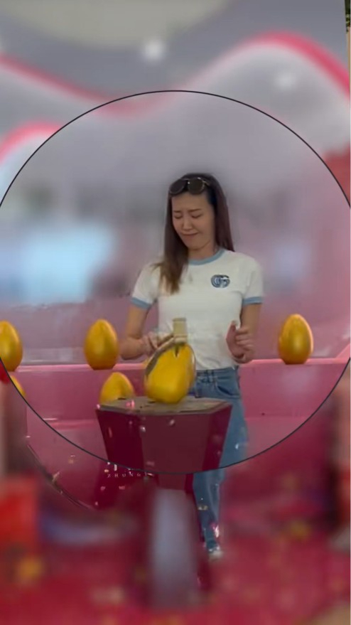 吳若希興奮參與收樓儀式，慶祝成為珠海業主。
