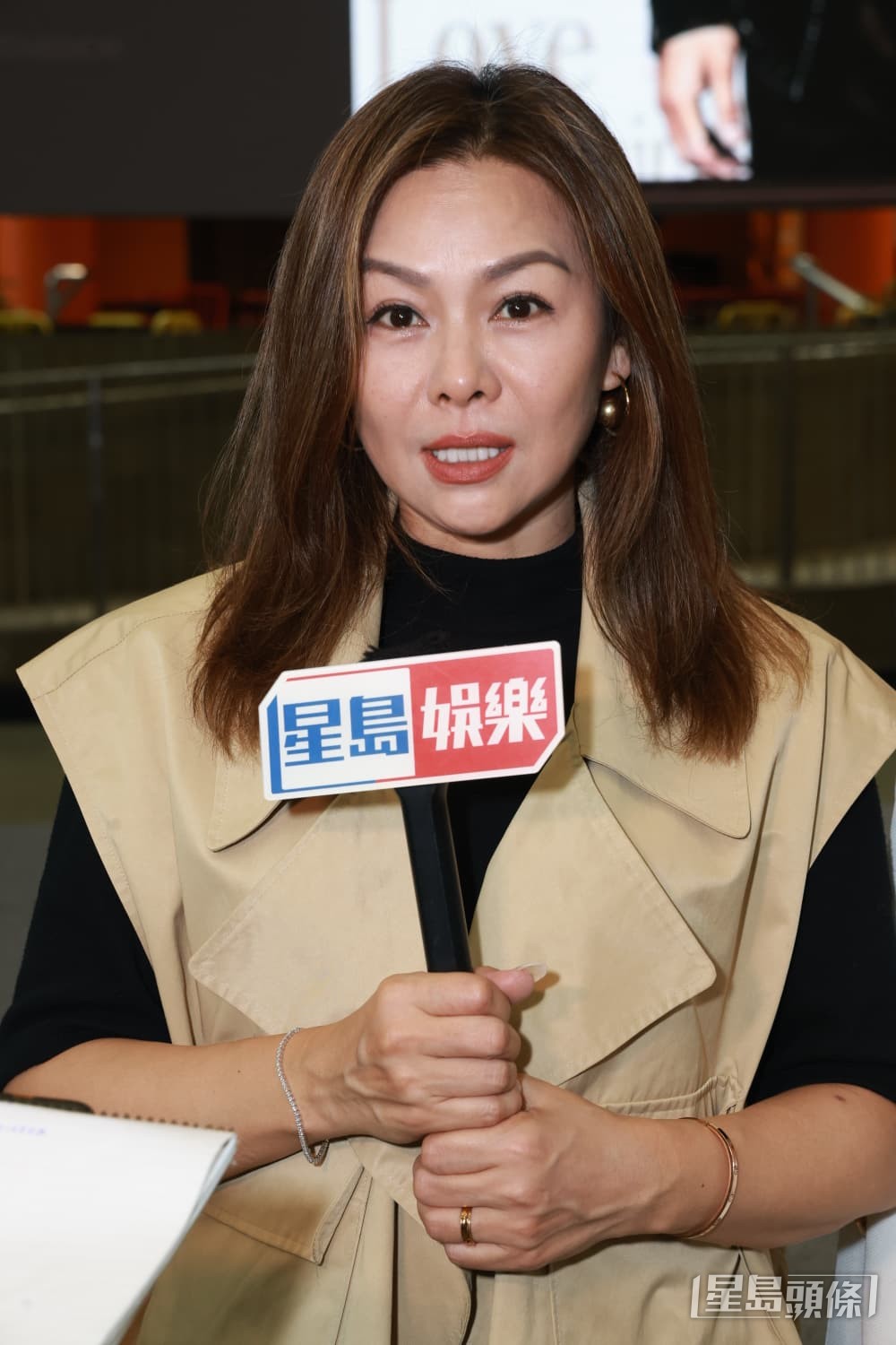 57歲的姚正菁展現出高貴氣質。