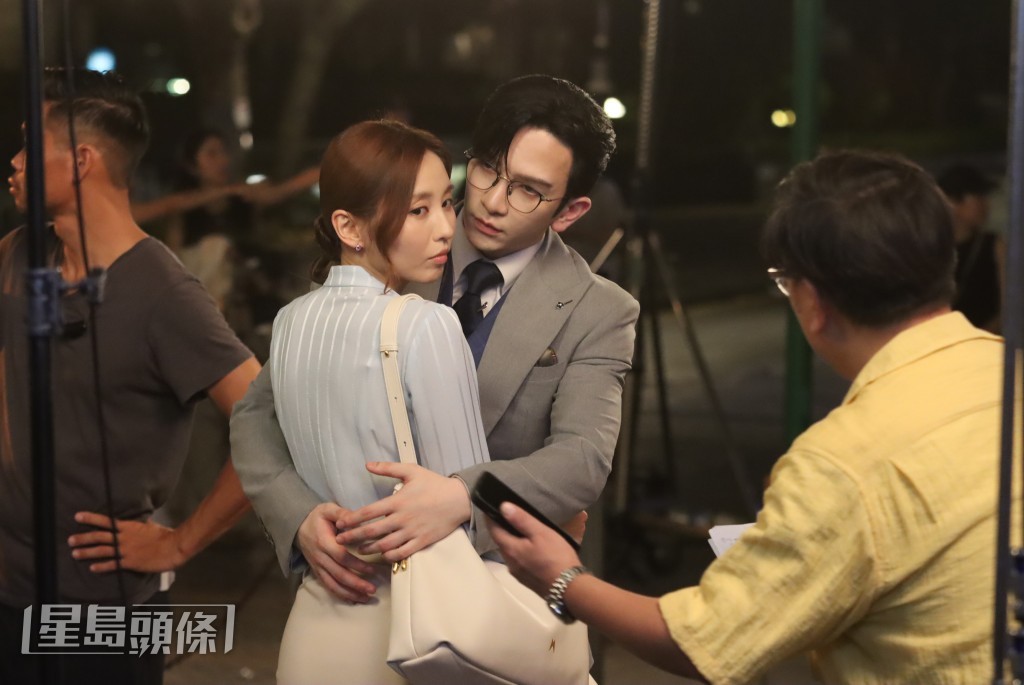 兩人在拍攝前反覆排練，展現專業態度。