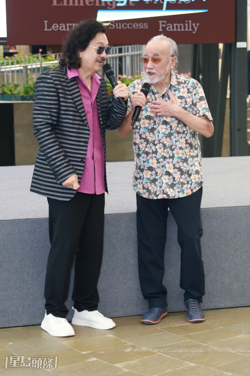 盧海鵬聲線洪亮，上台為大AL的演唱會打氣開咪。