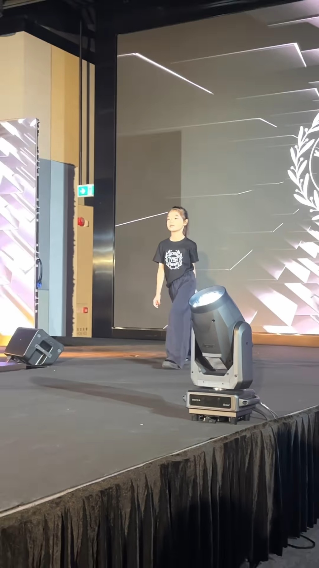 徐榮曾分享女兒徐心怡（包包）首次行貓步的體驗。