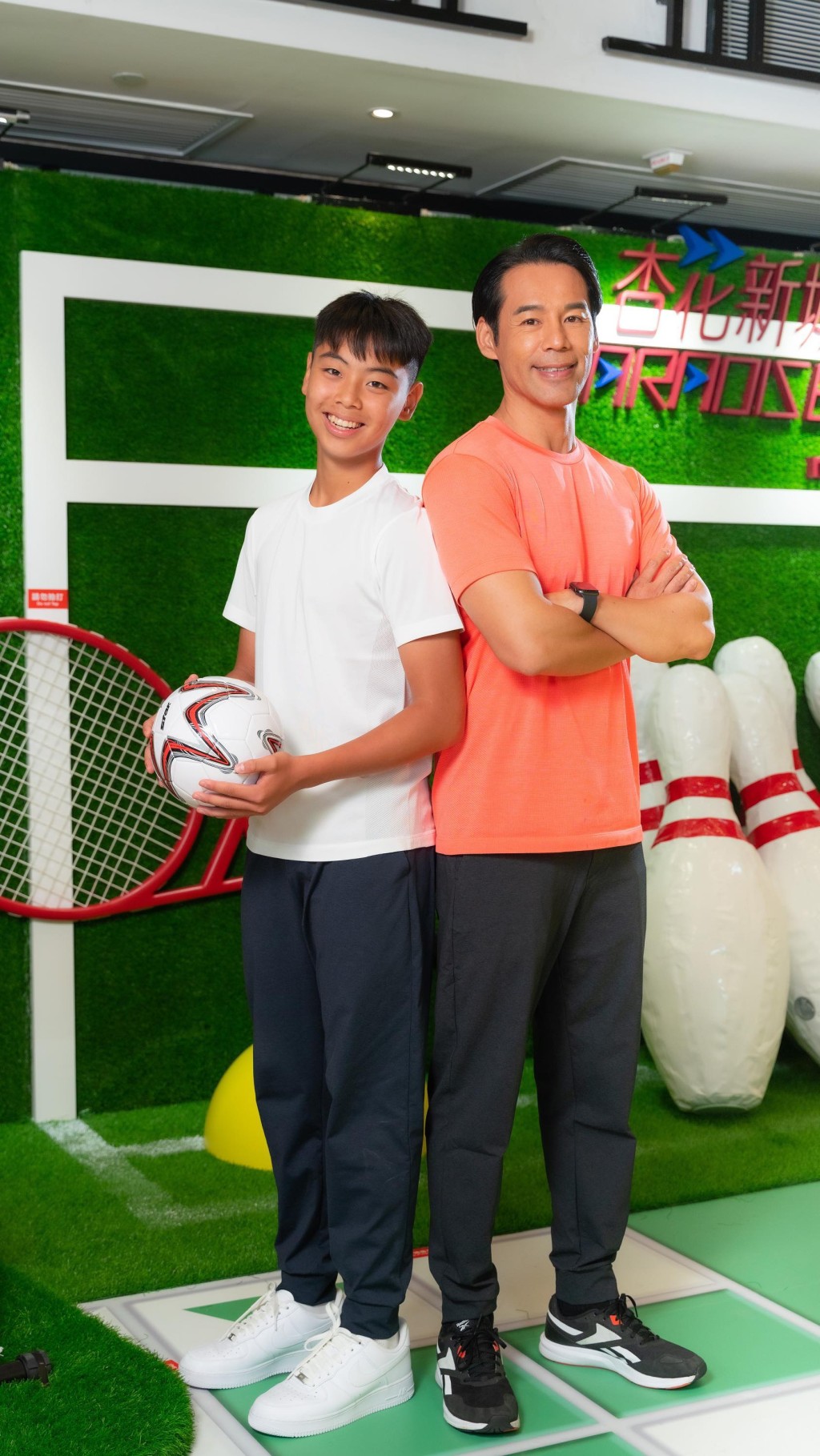 徐朗15歲時身高已接近爸爸徐榮。