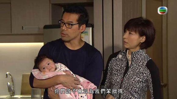 徐榮女兒徐心怡（包包）未滿3個月時，已在TVB劇《愛回家》中飾演「馬家好」。