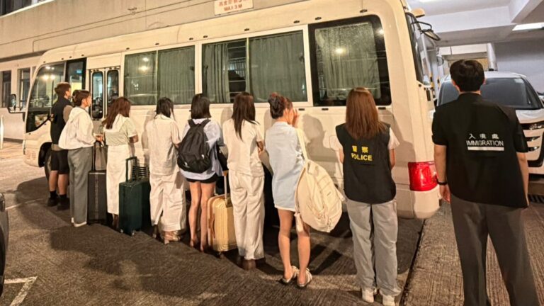 荃灣聯合執法行動 10名內地女子涉違反逗留條件被捕