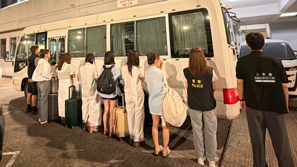 荃灣聯合執法行動 10名內地女子涉違反逗留條件被捕