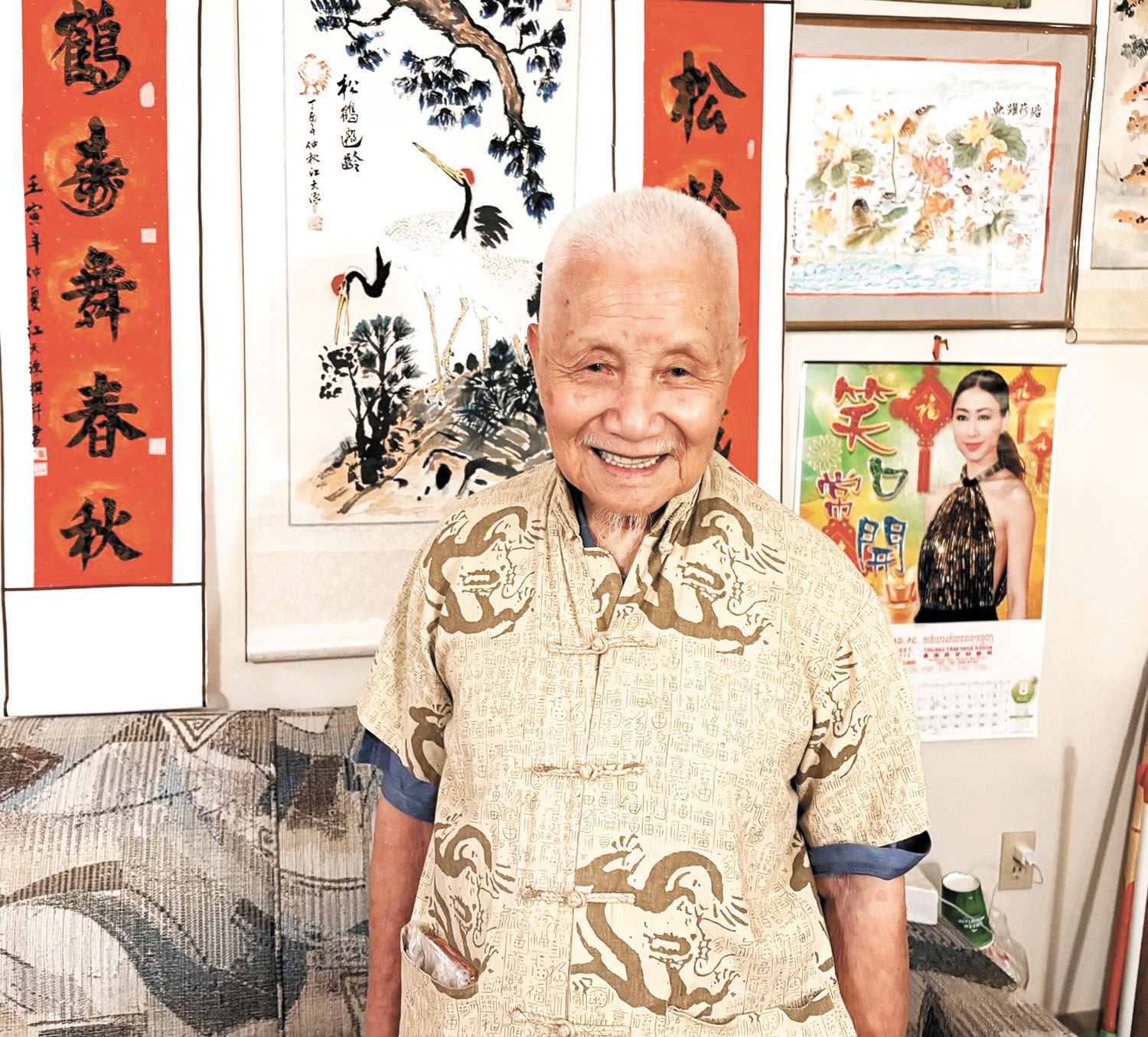 江天源波士頓家中的客廳也是他的書畫工作室。李強攝