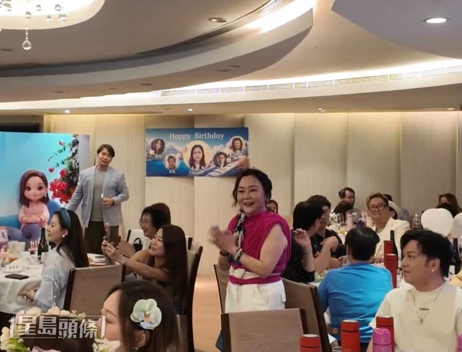 壽星女Fanny姐看得十分投入。
