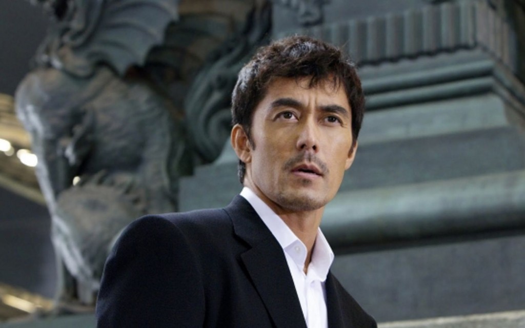 飾演加賀恭一郎的阿部寬表示深感悲痛，並指參演《新參者》系列是演藝生涯重要轉捩點。