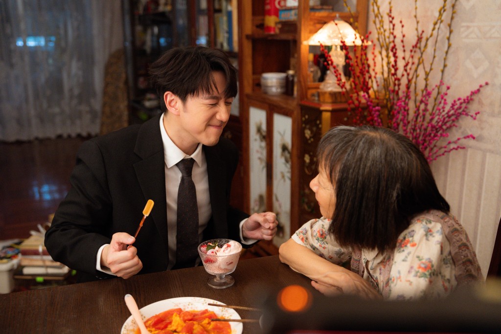 兩人曾在電影《得寵先生》中合作，Jay飾演區嘉雯的女婿。