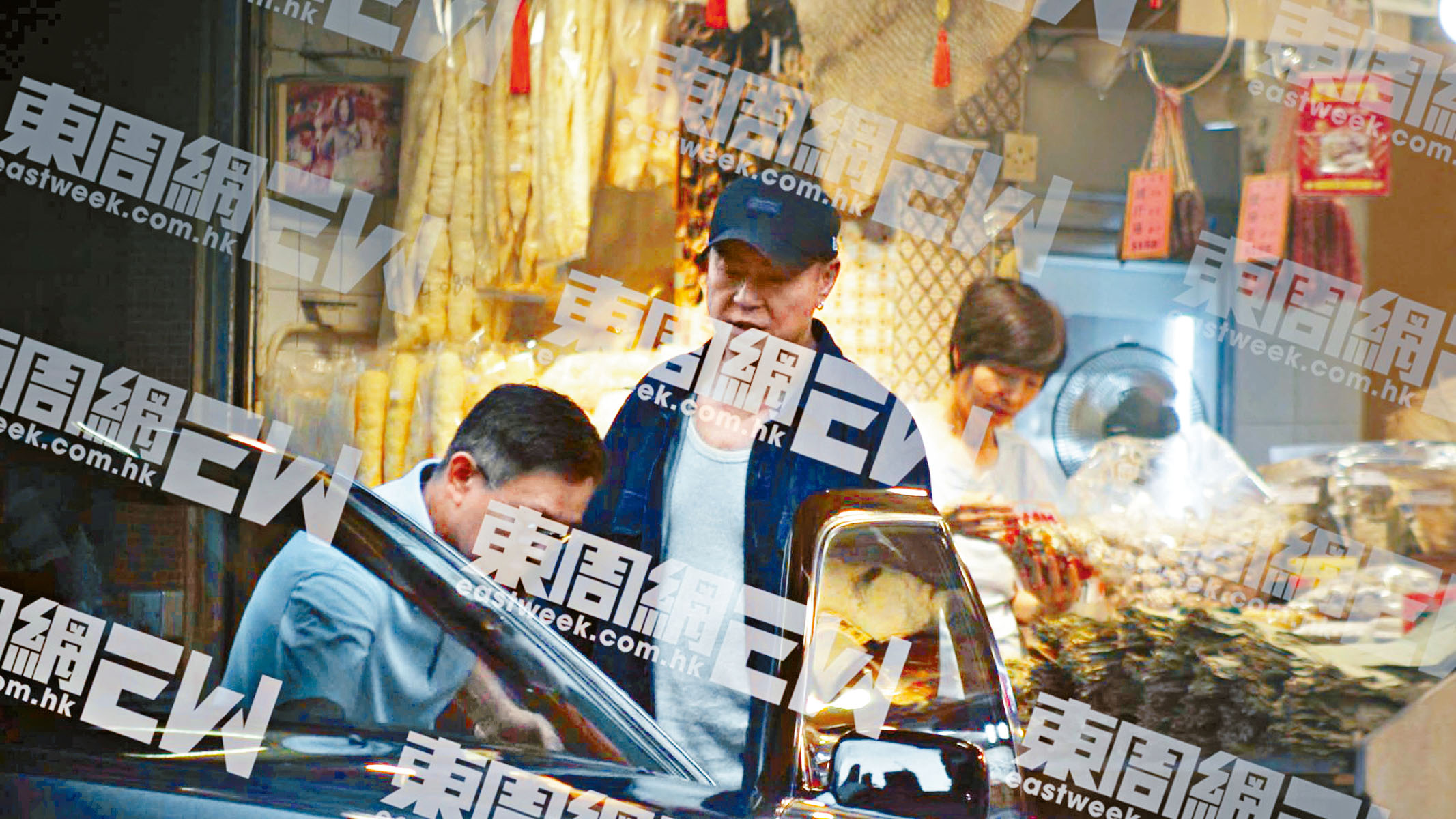 蔡一傑現身九龍城街市買餸。（《東周刊》圖片）